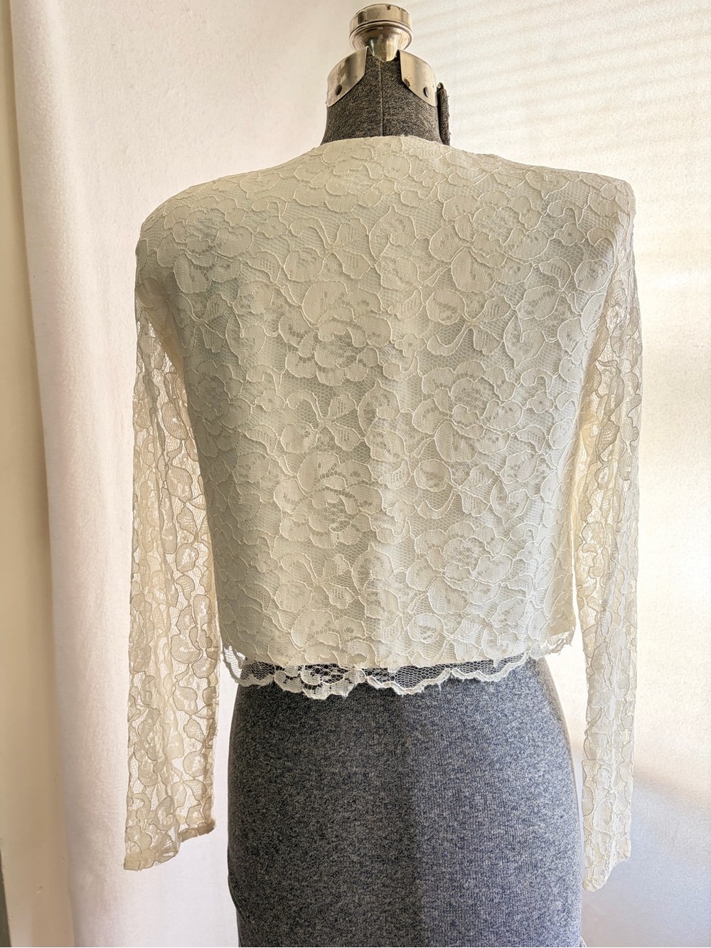 Vintage 90s CDC ivory cropped lace jacket/shirt with ribbon detail - Picture 6 of 12